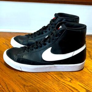 NIKE BLAZER MID '77  VINTAGE BLACK-WHITE 7Y or 7 MEN OR 8.5 Women’s / Nice Shoes